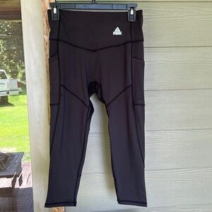 Peak Sport 3/4 High Waist Athletic Leggings